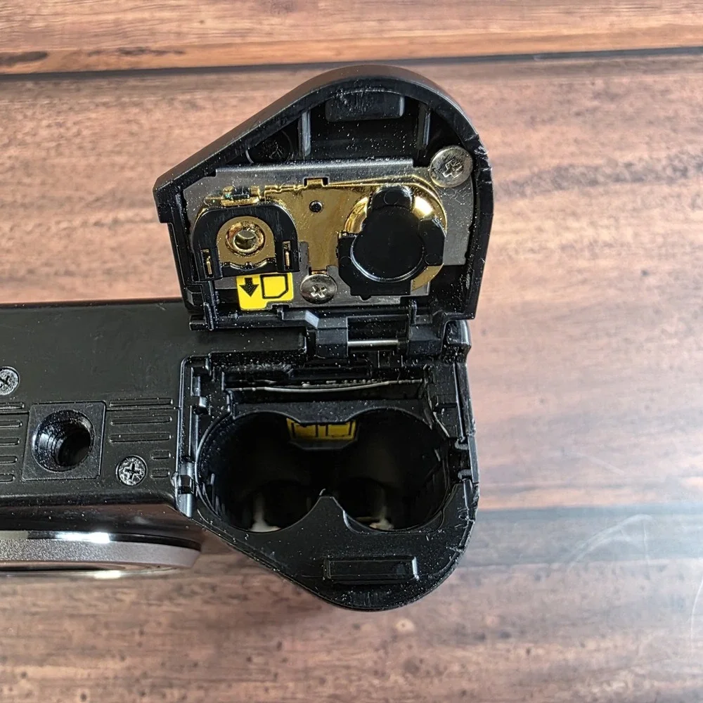 Nikon Coolpix P60‎ Digital Camera 8.1mp VR ISO 2000 5x Zoom PARTS OR REPAIR